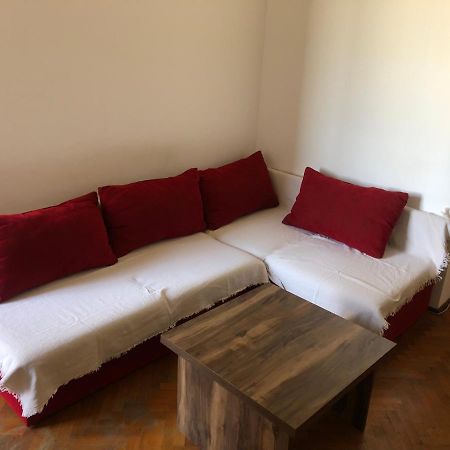 Lovely 1 Bedroom Apartment Close To Old Town Bukarest Exteriör bild