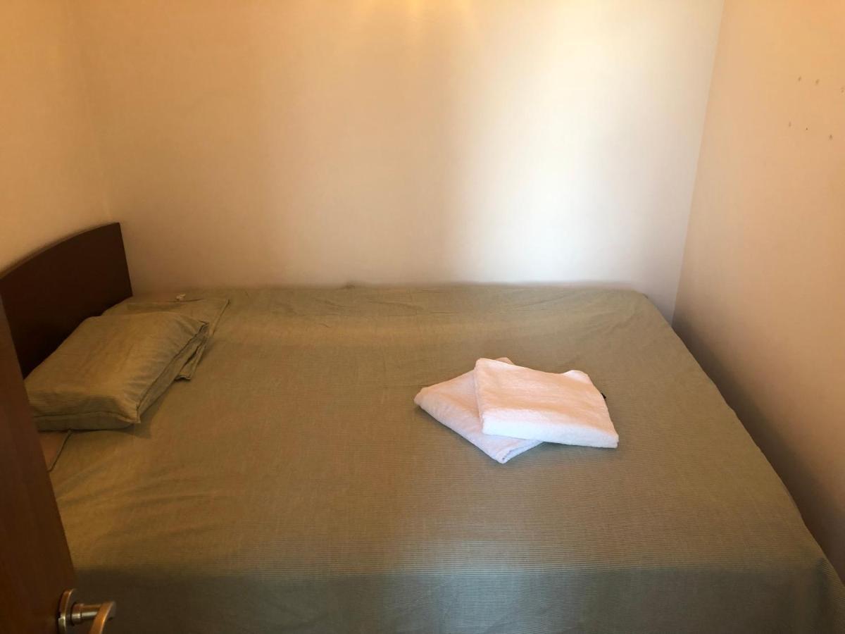 Lovely 1 Bedroom Apartment Close To Old Town Bukarest Exteriör bild