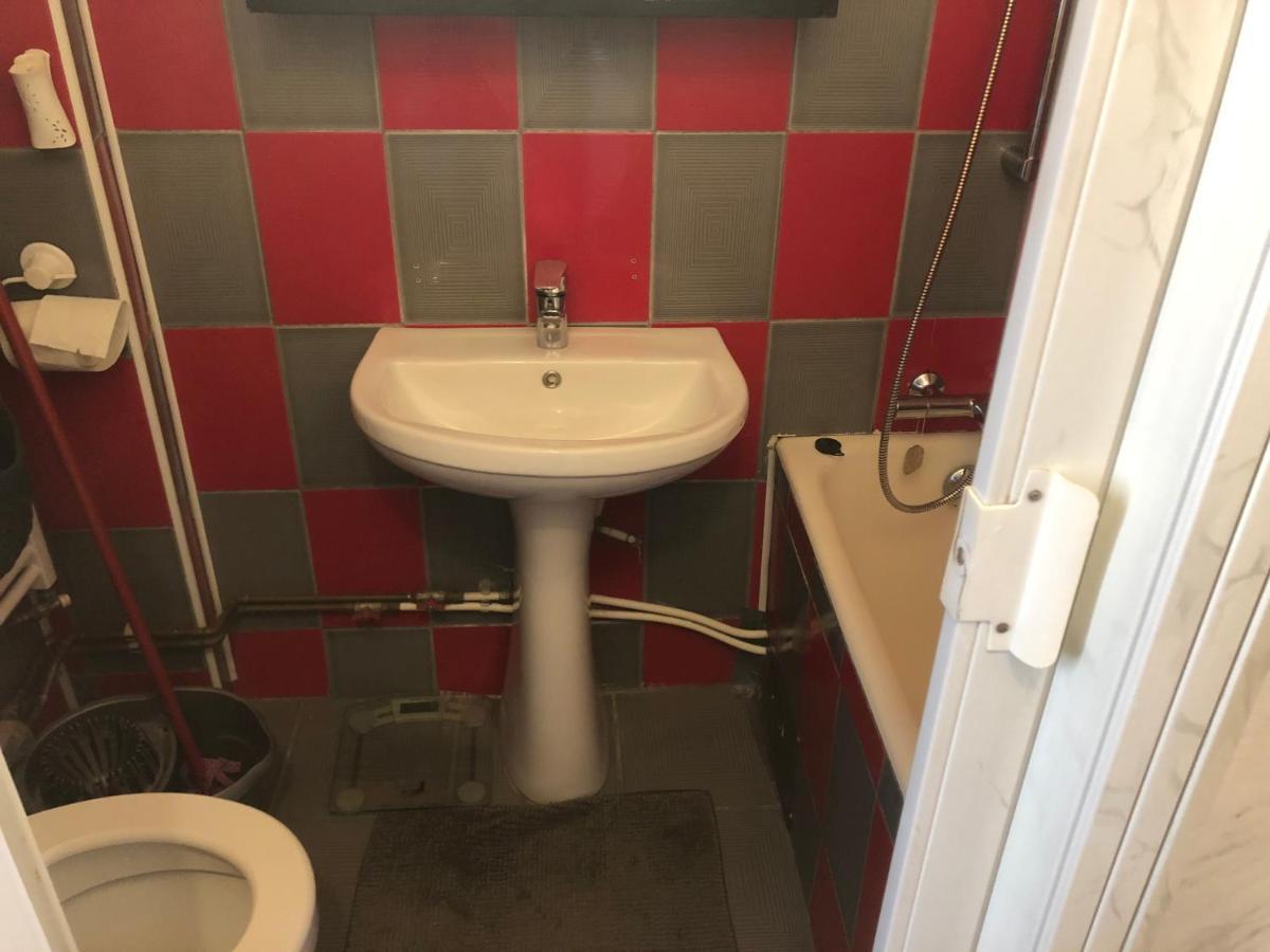 Lovely 1 Bedroom Apartment Close To Old Town Bukarest Exteriör bild