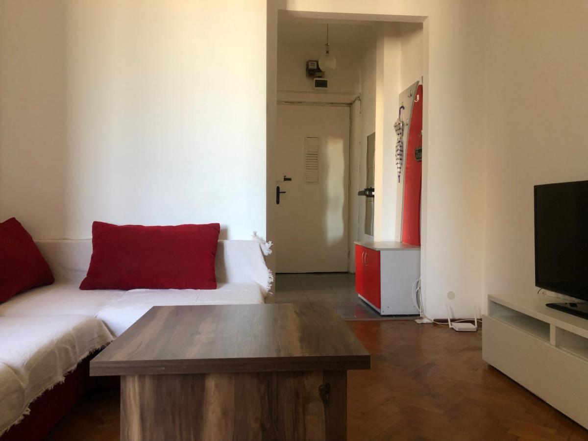 Lovely 1 Bedroom Apartment Close To Old Town Bukarest Exteriör bild